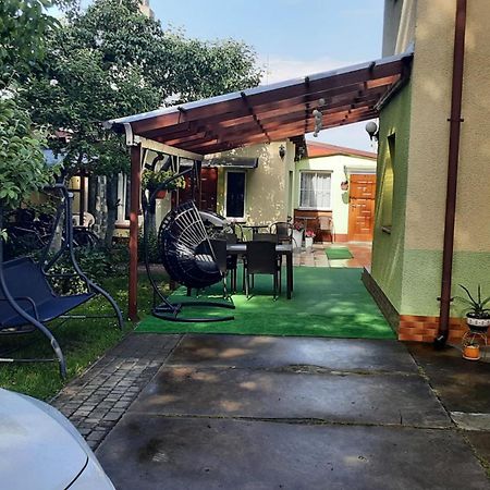 Dom Wakacyjny U Mirka Ustka Exteriör bild