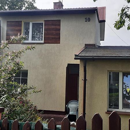 Dom Wakacyjny U Mirka Ustka Exteriör bild